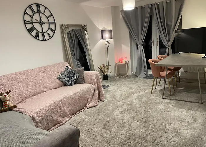2 Bedroom House With Garden In Walsall